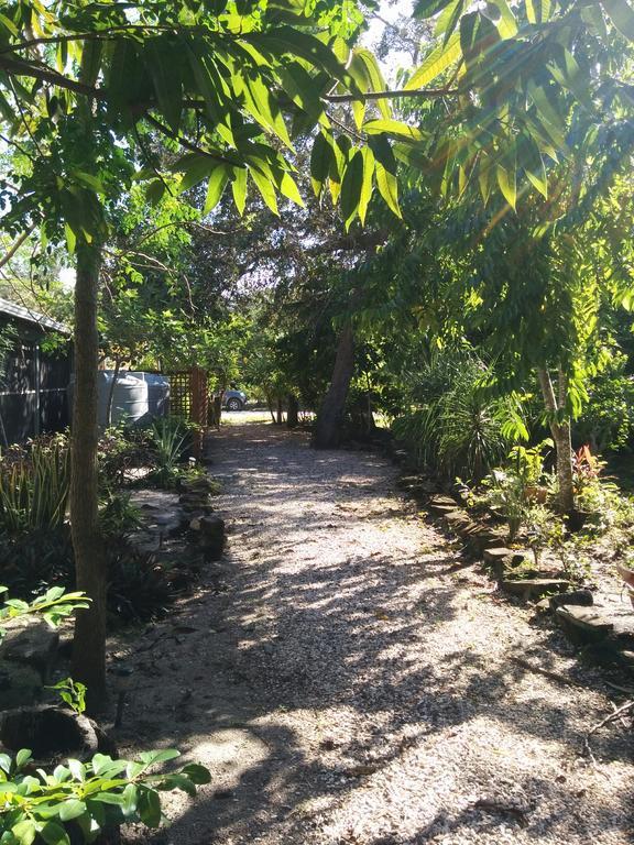 Bayshore Bijou Suites Maya Beach Bagian luar foto