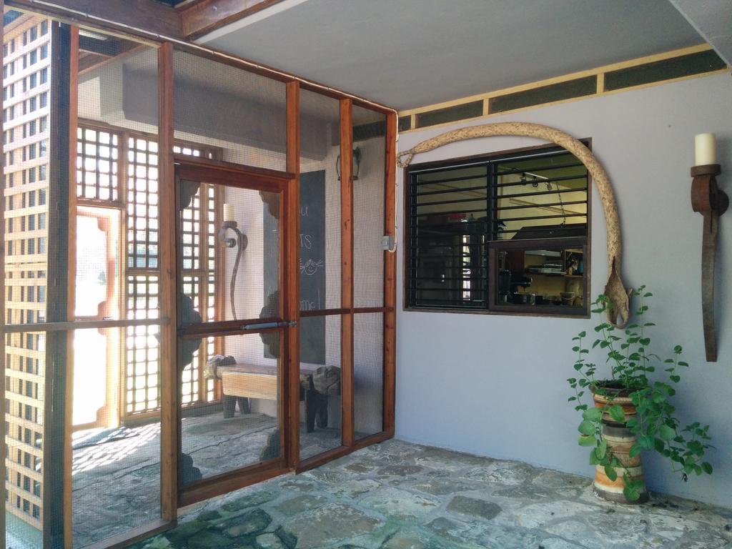 Bayshore Bijou Suites Maya Beach Bagian luar foto