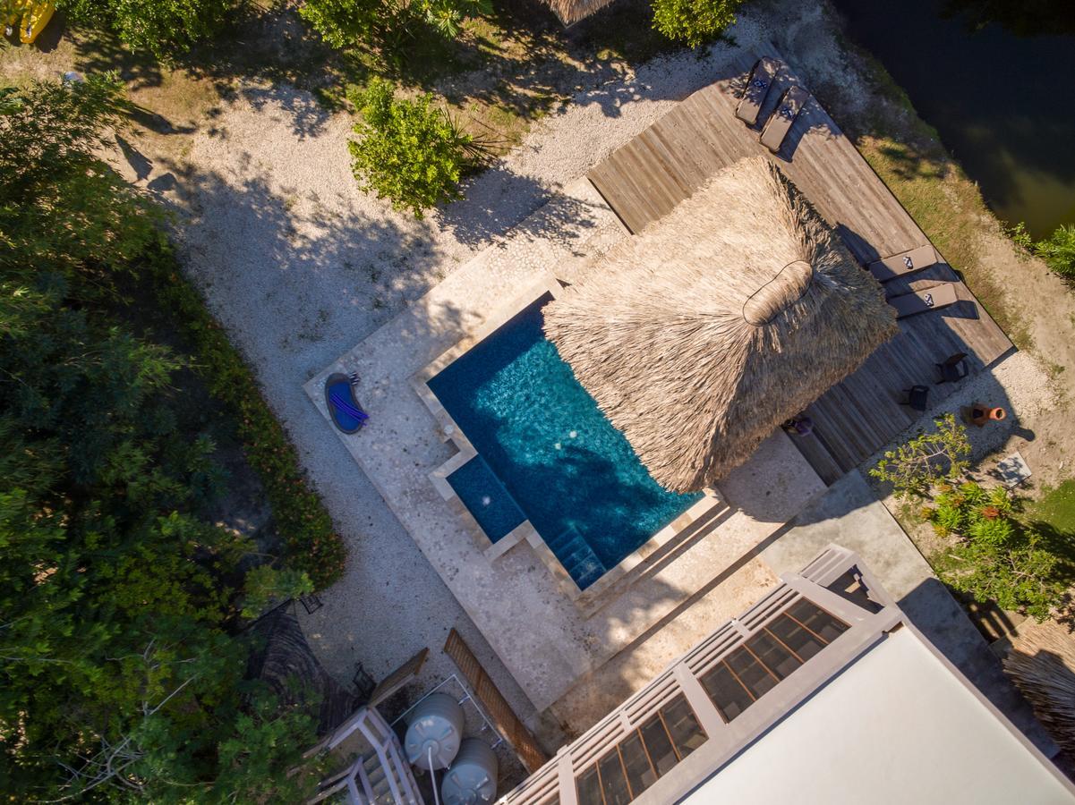 Bayshore Bijou Suites Maya Beach Bagian luar foto