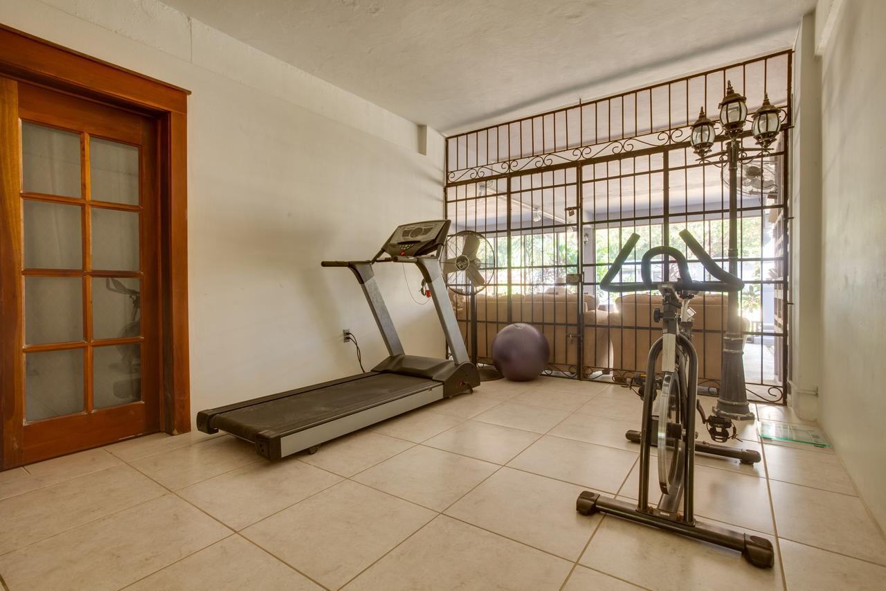 Bayshore Bijou Suites Maya Beach Bagian luar foto