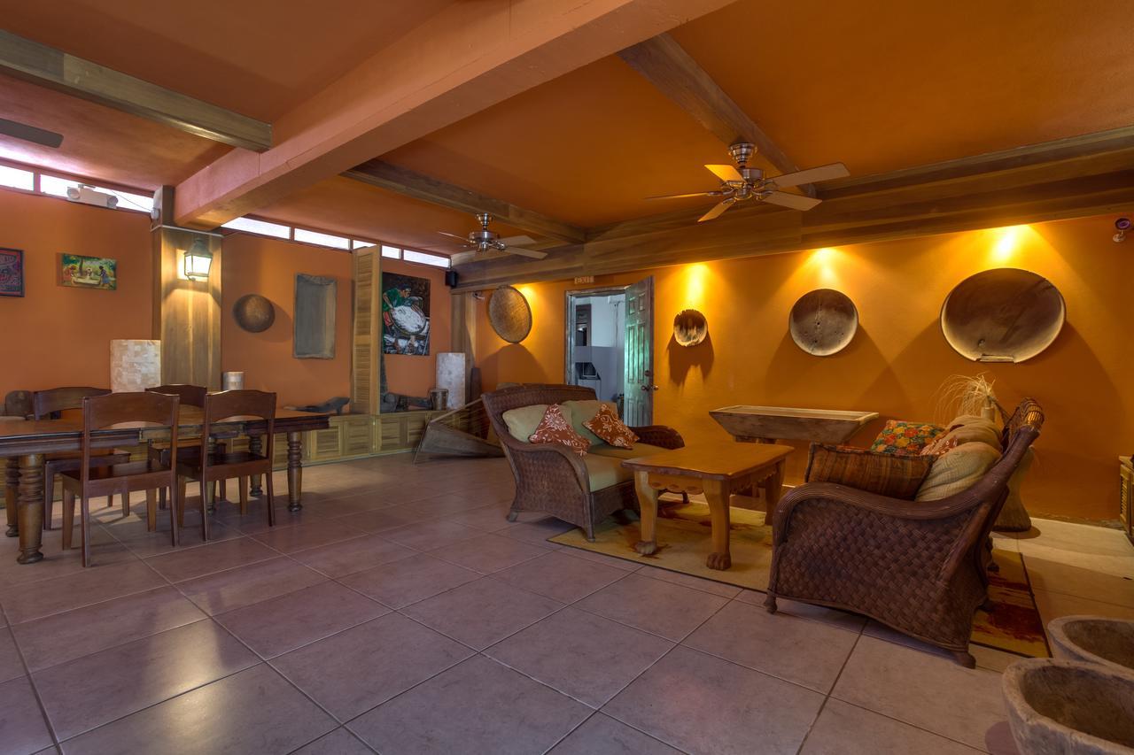 Bayshore Bijou Suites Maya Beach Bagian luar foto