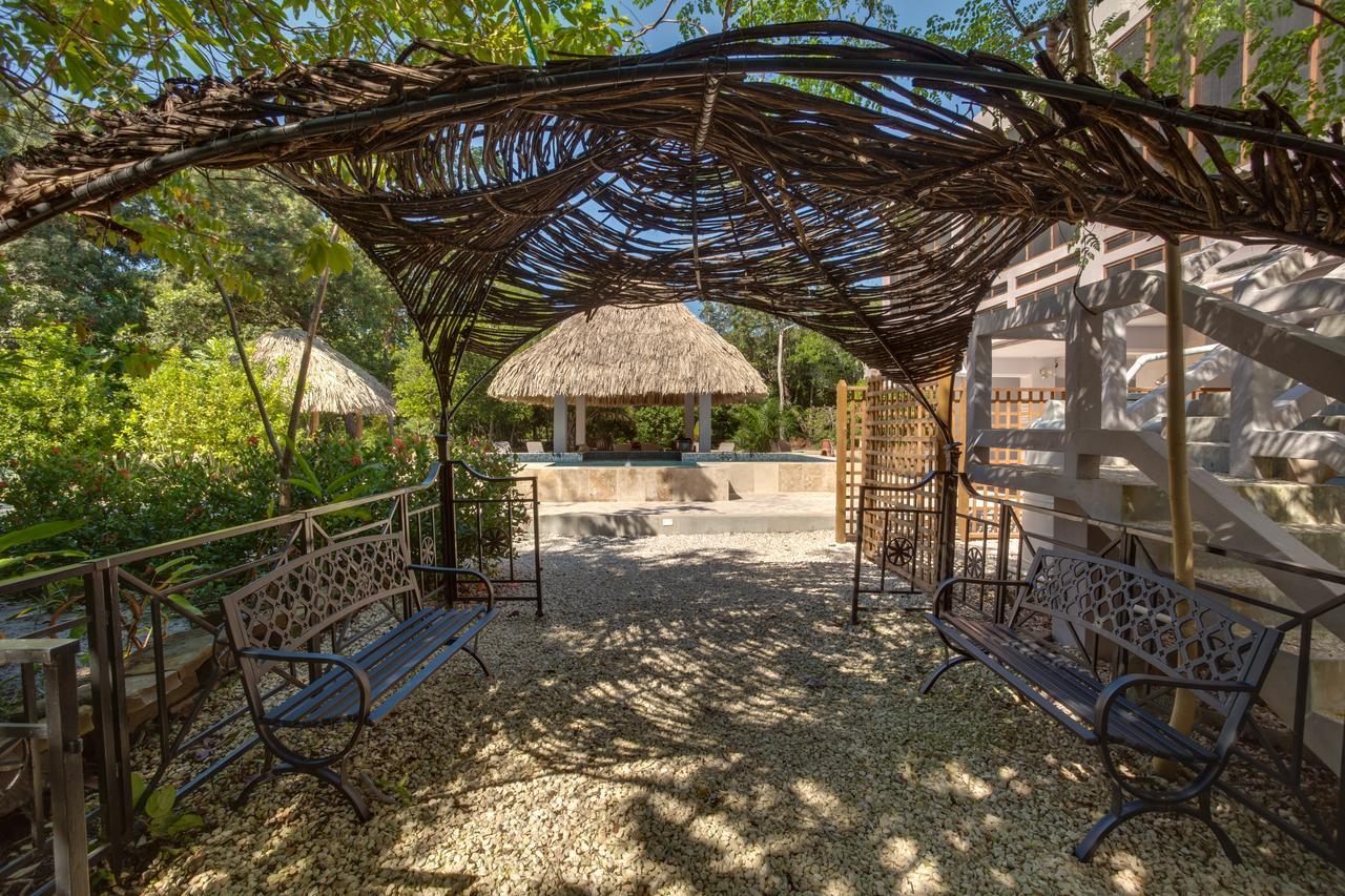 Bayshore Bijou Suites Maya Beach Bagian luar foto