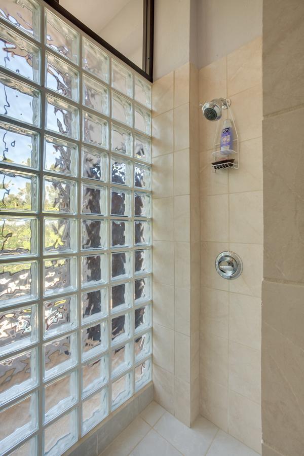 Bayshore Bijou Suites Maya Beach Bagian luar foto